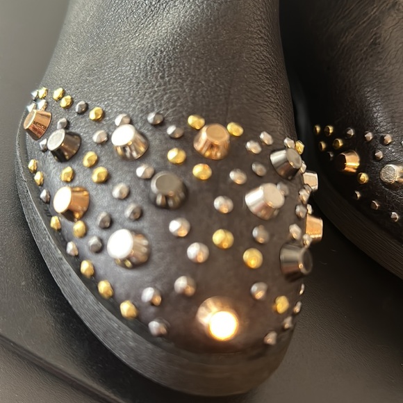 Modern Vice brand booty used couple of times size 6 one side in a litte tear - Picture 9 of 17